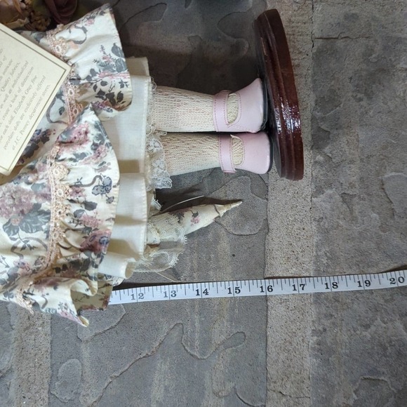 Elizabeth Gray Vintage Porcelain Doll Brunette 16" Floral Dress Parasol Basket - Picture 13 of 16